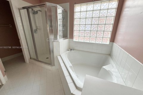 Villa ou maison à louer à Miami, Floride: 3 chambres, 136.01 m2 № 1982506 - photo 14