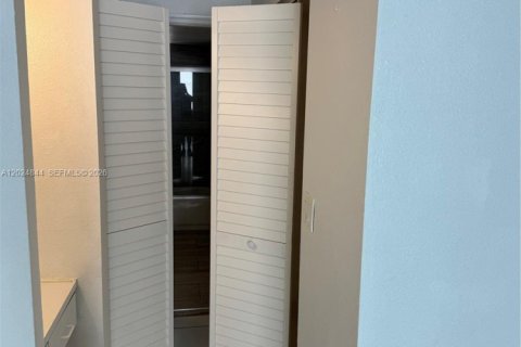 Copropriété à louer à North Miami Beach, Floride: 1 chambre, 73.58 m2 № 2257361 - photo 6