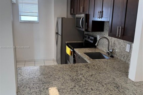 Copropriété à louer à North Miami Beach, Floride: 1 chambre, 73.58 m2 № 2257361 - photo 11