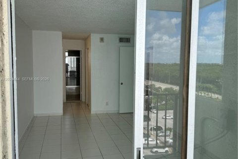 Copropriété à louer à North Miami Beach, Floride: 1 chambre, 73.58 m2 № 2257361 - photo 8