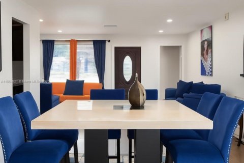 House in Lauderhill, Florida 4 bedrooms, 140.84 sq.m. № 1952265 - photo 4