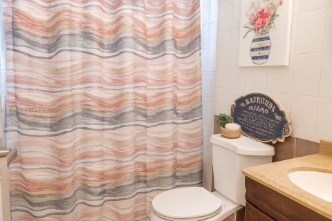 House in Lauderhill, Florida 4 bedrooms, 140.84 sq.m. № 1952265 - photo 10