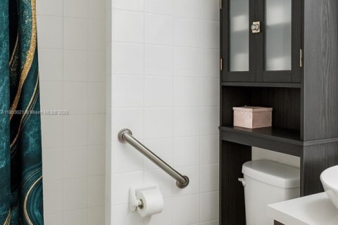 House in Lauderhill, Florida 4 bedrooms, 140.84 sq.m. № 1952265 - photo 8