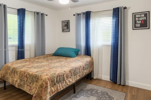 House in Lauderhill, Florida 4 bedrooms, 140.84 sq.m. № 1952265 - photo 12