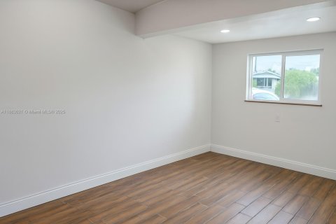 House in Lauderhill, Florida 4 bedrooms, 140.84 sq.m. № 1952265 - photo 30