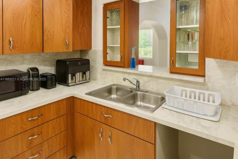 House in Lauderhill, Florida 4 bedrooms, 140.84 sq.m. № 1952265 - photo 15