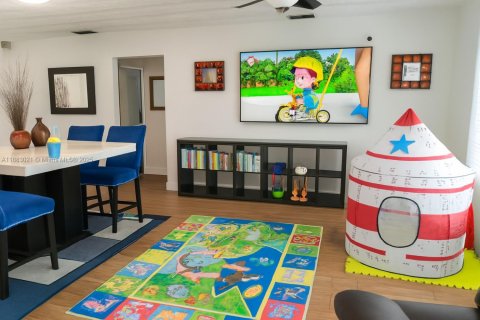 House in Lauderhill, Florida 4 bedrooms, 140.84 sq.m. № 1952265 - photo 5