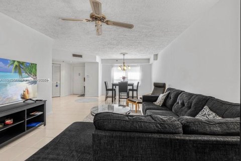 Condo in Boca Raton, Florida, 2 bedrooms  № 2002216 - photo 8