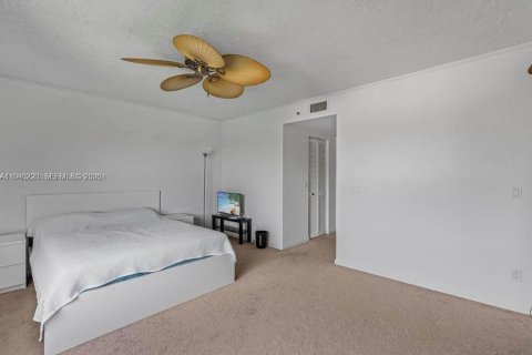 Condo in Boca Raton, Florida, 2 bedrooms  № 2002216 - photo 20