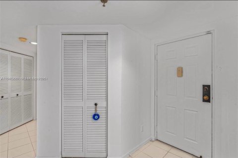 Condo in Boca Raton, Florida, 2 bedrooms  № 2002216 - photo 12