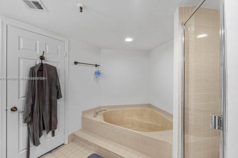 Condo in Boca Raton, Florida, 2 bedrooms  № 2002216 - photo 22