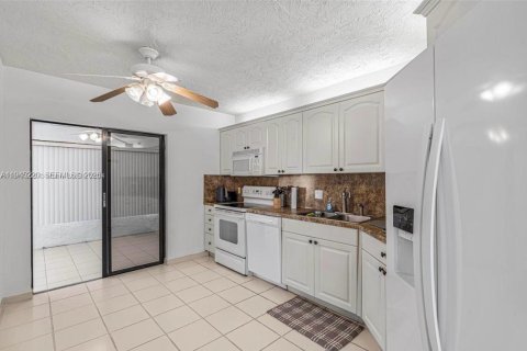 Condo in Boca Raton, Florida, 2 bedrooms  № 2002216 - photo 11