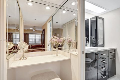 Купить кондоминиум в Помпано-Бич, Флорида 2 спальни, 112.97м2, № 2000012 - фото 27