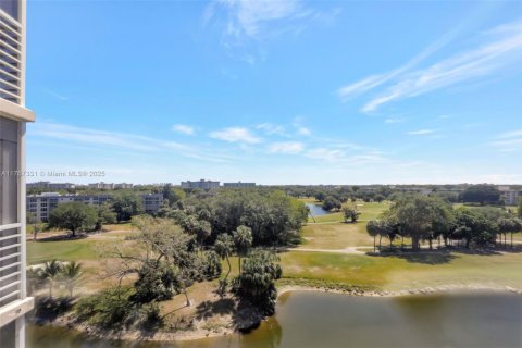 Купить кондоминиум в Помпано-Бич, Флорида 2 спальни, 112.97м2, № 2000012 - фото 23