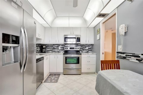 Купить кондоминиум в Помпано-Бич, Флорида 2 спальни, 112.97м2, № 2000012 - фото 8