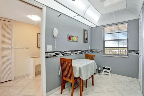 Купить кондоминиум в Помпано-Бич, Флорида 2 спальни, 112.97м2, № 2000012 - фото 6