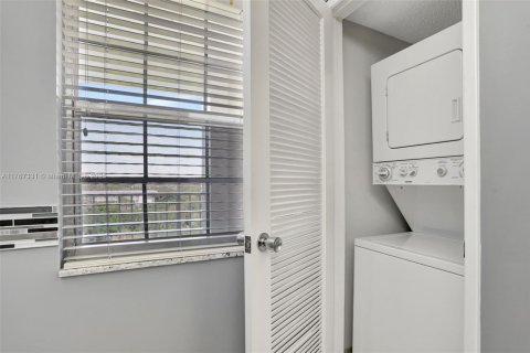 Купить кондоминиум в Помпано-Бич, Флорида 2 спальни, 112.97м2, № 2000012 - фото 7