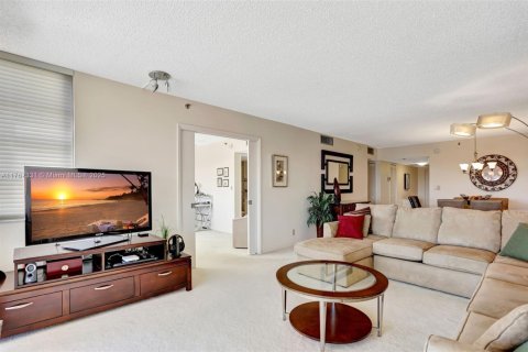 Купить кондоминиум в Помпано-Бич, Флорида 2 спальни, 112.97м2, № 2000012 - фото 17