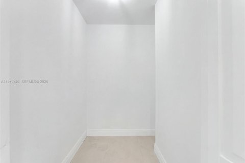 Appartement à louer à Miami, Floride: 2 chambres, 97.36 m2 № 2046307 - photo 12