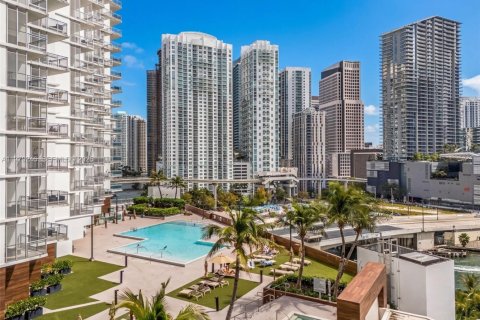 Appartement à louer à Miami, Floride: 2 chambres, 97.36 m2 № 2046307 - photo 2