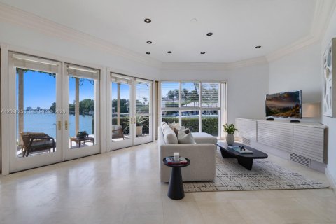 Casa en alquiler en Miami Beach, Florida, 6 dormitorios, 616.59 m2 № 2085887 - foto 6