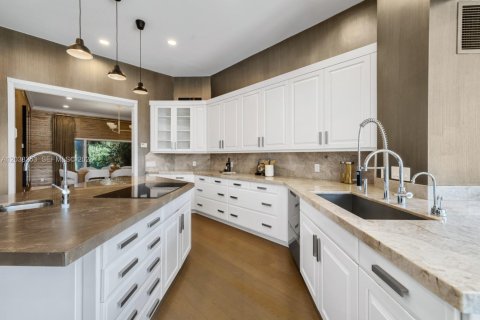 Casa en alquiler en Miami Beach, Florida, 6 dormitorios, 616.59 m2 № 2085887 - foto 11