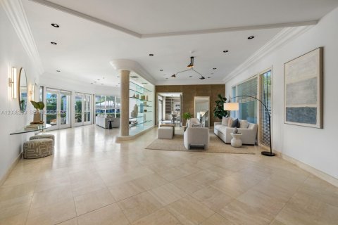Casa en alquiler en Miami Beach, Florida, 6 dormitorios, 616.59 m2 № 2085887 - foto 3