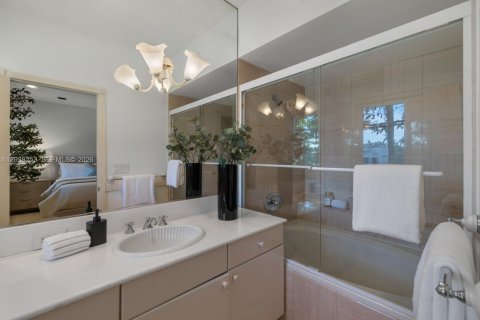 Casa en alquiler en Miami Beach, Florida, 6 dormitorios, 616.59 m2 № 2085887 - foto 26