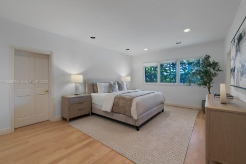 Casa en alquiler en Miami Beach, Florida, 6 dormitorios, 616.59 m2 № 2085887 - foto 29