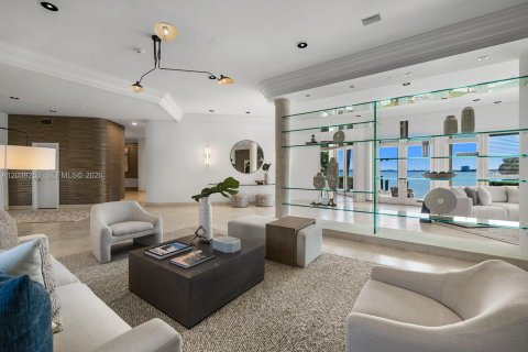 Casa en alquiler en Miami Beach, Florida, 6 dormitorios, 616.59 m2 № 2085887 - foto 2
