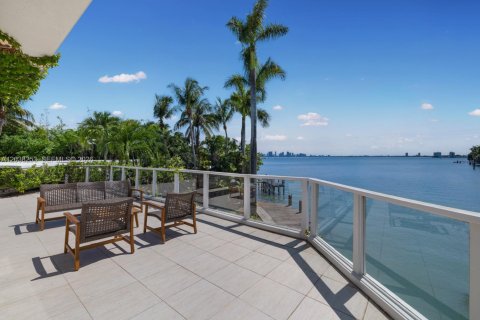 Casa en alquiler en Miami Beach, Florida, 6 dormitorios, 616.59 m2 № 2085887 - foto 21