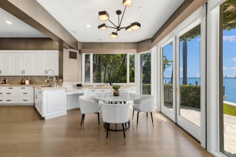 Casa en alquiler en Miami Beach, Florida, 6 dormitorios, 616.59 m2 № 2085887 - foto 12