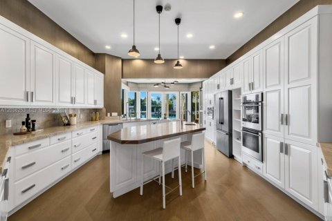 Casa en alquiler en Miami Beach, Florida, 6 dormitorios, 616.59 m2 № 2085887 - foto 10