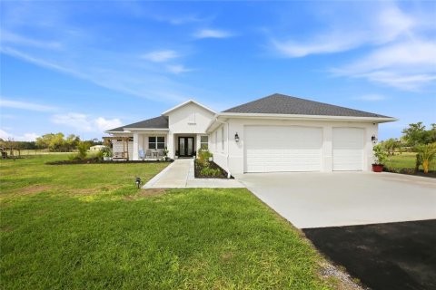 House in Myakka City, Florida 4 bedrooms, 214.79 sq.m. № 2214976 - photo 5