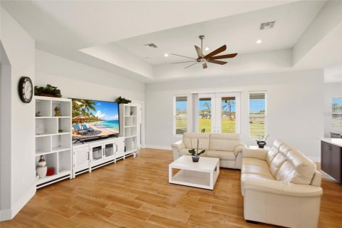 House in Myakka City, Florida 4 bedrooms, 214.79 sq.m. № 2214976 - photo 8
