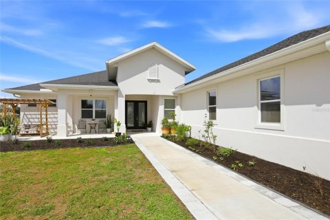 House in Myakka City, Florida 4 bedrooms, 214.79 sq.m. № 2214976 - photo 6