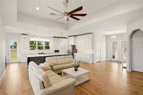 House in Myakka City, Florida 4 bedrooms, 214.79 sq.m. № 2214976 - photo 9