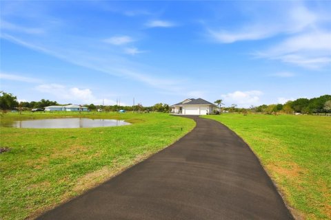 House in Myakka City, Florida 4 bedrooms, 214.79 sq.m. № 2214976 - photo 4