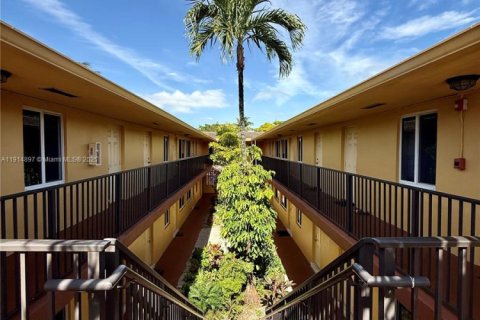 Снять в аренду кондоминиум в Холливуд, Флорида 1 спальня, 50.17м2, № 1972133 - фото 1