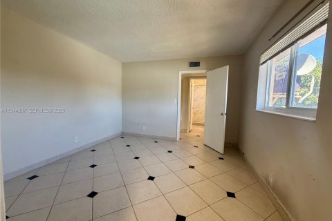 Снять в аренду кондоминиум в Холливуд, Флорида 1 спальня, 50.17м2, № 1972133 - фото 16