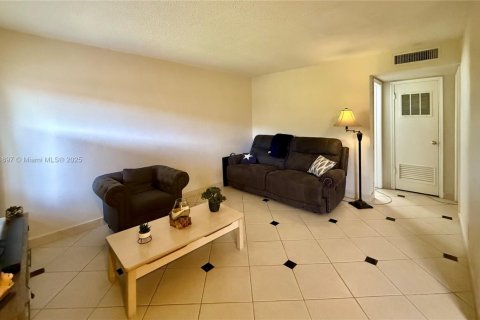 Снять в аренду кондоминиум в Холливуд, Флорида 1 спальня, 50.17м2, № 1972133 - фото 8