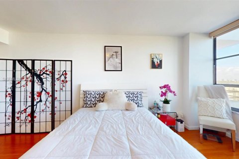 Condo in Hallandale Beach, Florida, 2 bedrooms № 2075233 - photo 29