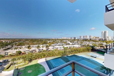 Condo in Hallandale Beach, Florida, 2 bedrooms № 2075233 - photo 20