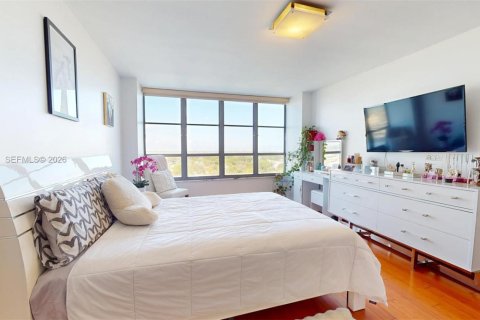 Condo in Hallandale Beach, Florida, 2 bedrooms № 2075233 - photo 28