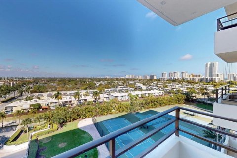 Condo in Hallandale Beach, Florida, 2 bedrooms № 2075233 - photo 18