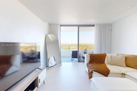 Condo in Hallandale Beach, Florida, 2 bedrooms № 2075233 - photo 12
