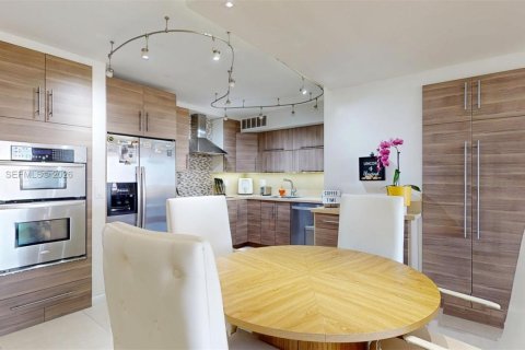 Condo in Hallandale Beach, Florida, 2 bedrooms № 2075233 - photo 6