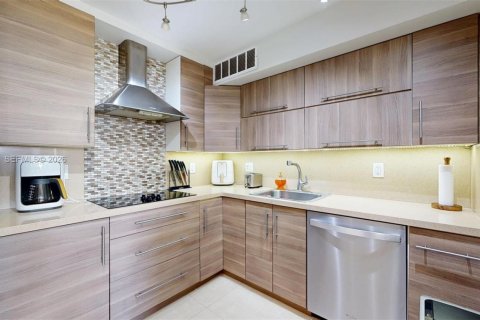 Condo in Hallandale Beach, Florida, 2 bedrooms  № 2075233
