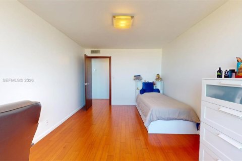 Condo in Hallandale Beach, Florida, 2 bedrooms № 2075233 - photo 24