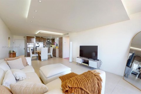 Condo in Hallandale Beach, Florida, 2 bedrooms № 2075233 - photo 15